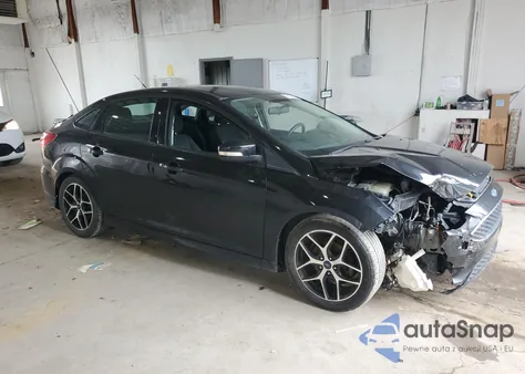 2015 Ford Focus Se z USA, uszkodzony, nr VIN 1FADP3F29FL274320